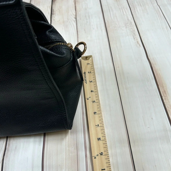 Giorgio Fiorelli Black Handbag with Elegant Gold Hardware - Picture 11 of 14